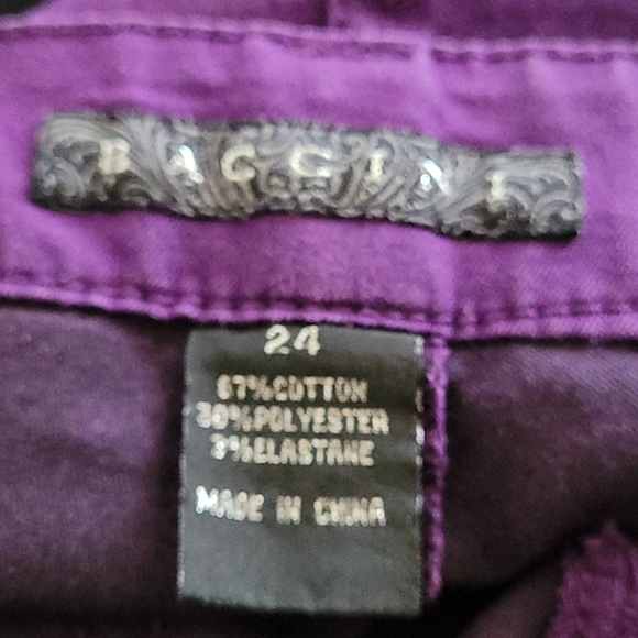 Jean - Picture 3 of 4